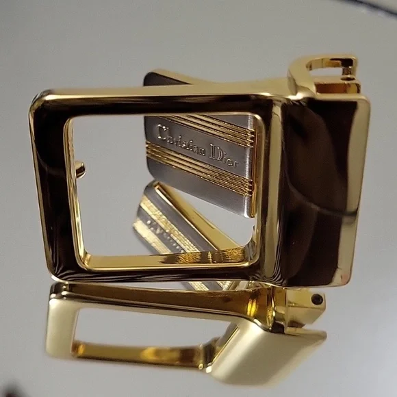 Beautiful LNWOT Christian Dior Belt Buckle!